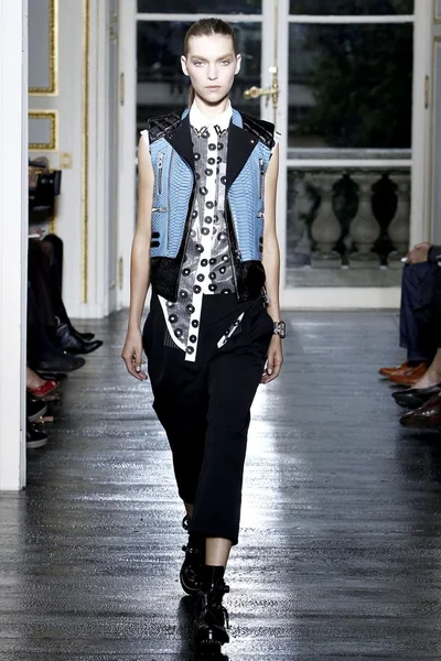 Look 15